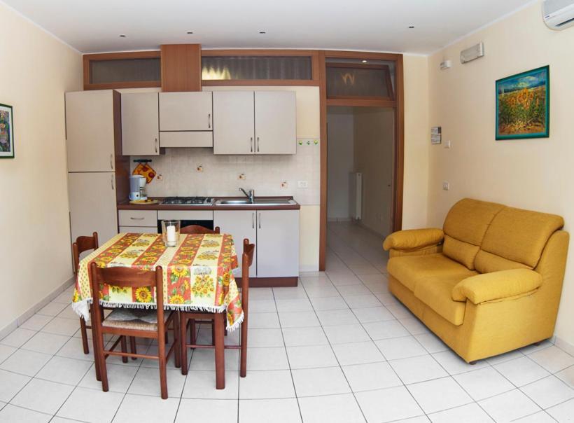 Casa Facchinetti Yellow Apartment Malcesine Exteriör bild